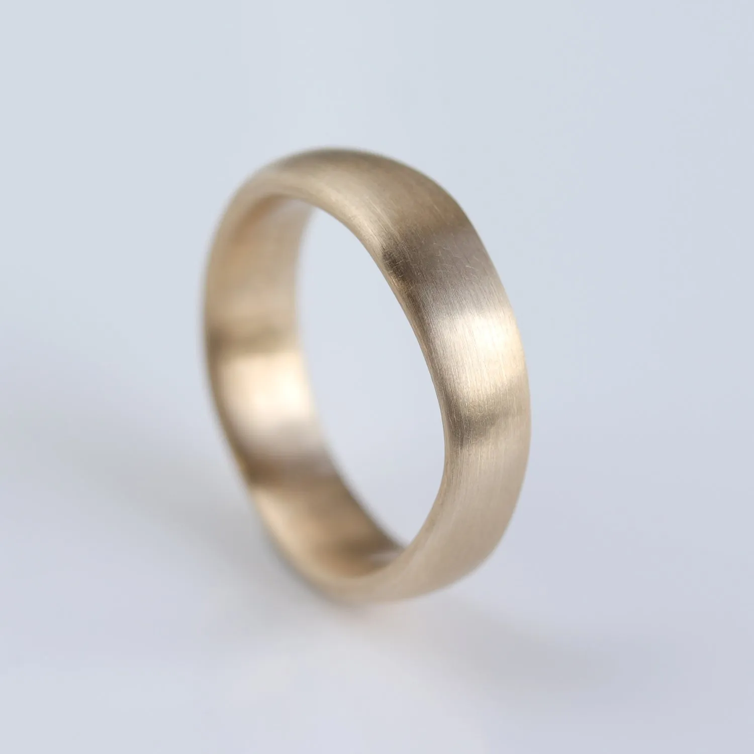 10k Yellow Gold Medium Sculpted Band