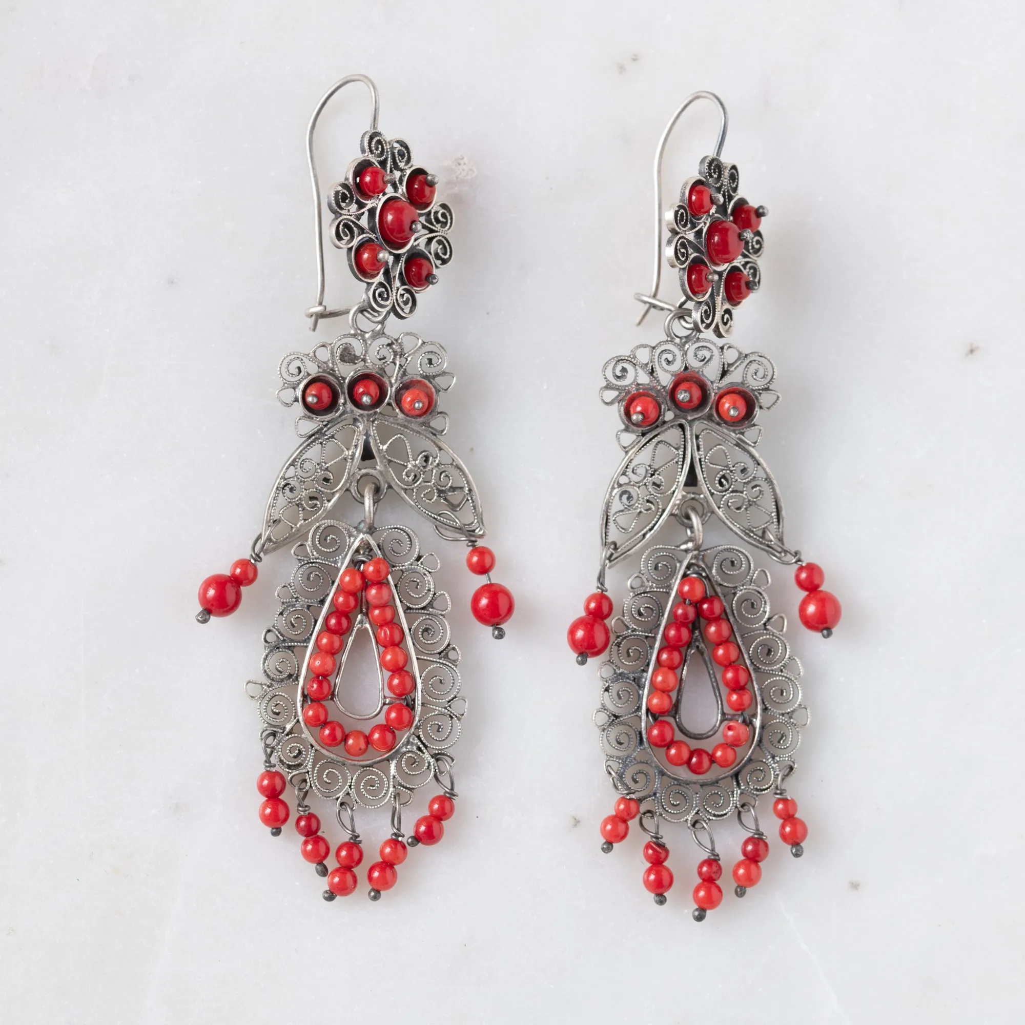 Arte Alas Demosca Coral Rojo Earrings