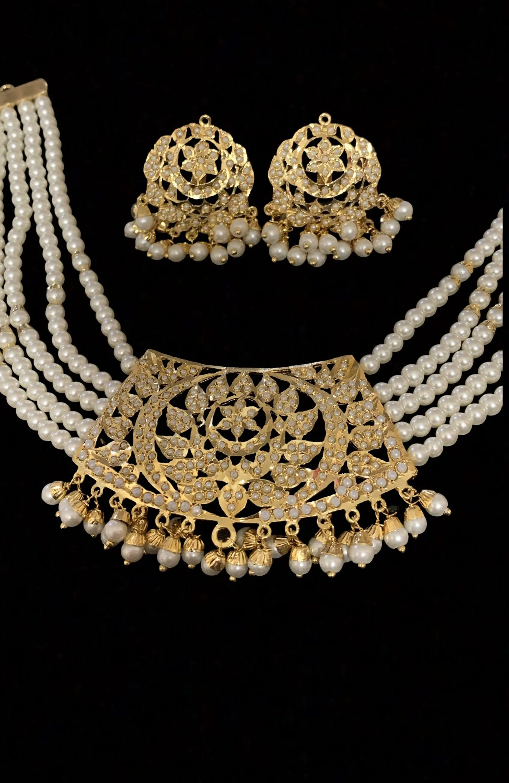 Ava necklace set in pearls  (SHIPS IN 4 WEEKS )