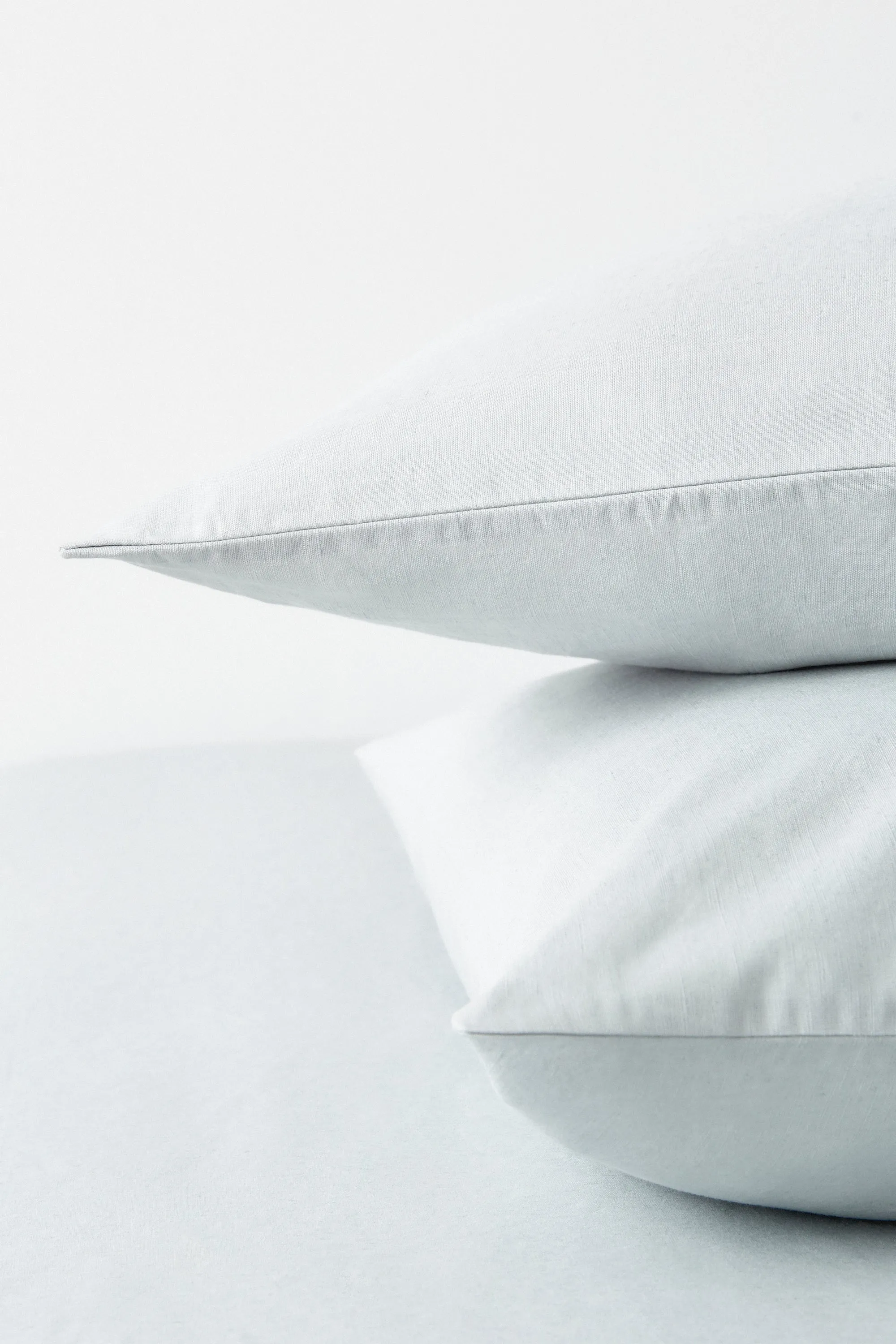 Linen Fitted Sheet and Pillowcase Set in Puritan Grey