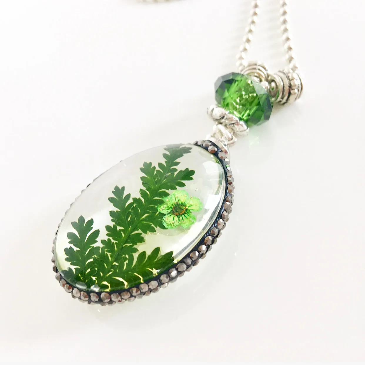 "Lost  Garden" Pendant Necklace (Green)